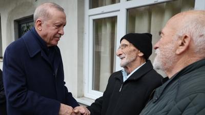 Ba�kan Erdo�an'dan Ramazan Bayram� ziyareti: Memleketi Rize'de kom�ular� ile bir araya geldi