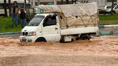 Sa�anak �anl�urfa'y� esir ald�... Cadde ve sokaklar g�le d�nd�