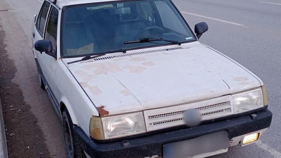 Eskişehir'de filmleri aratmayan sahne: Otomobili iterek çalmaya çalıştılar