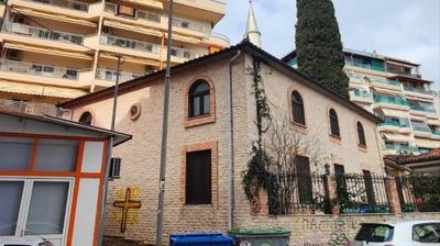 Batı Trakya'da camiye provokatif saldırı: Duvarlara haç işareti çizdiler