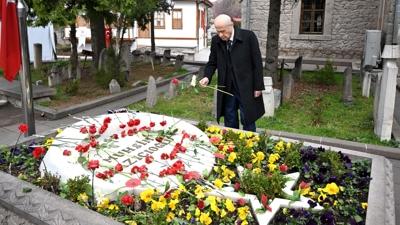 MHP Genel Ba�kan� Bah�eli, Muhsin Yaz�c�o�lu'nun kabrini ziyaret etti