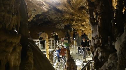 G�m��hane'nin yer alt� saray� Karaca Ma�aras� ziyarete a��ld�