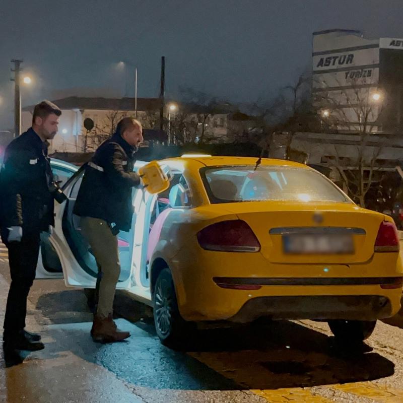 Tekirda�'da kavga kanl� bitti: Tart��t��� taksiciyi b��aklad�