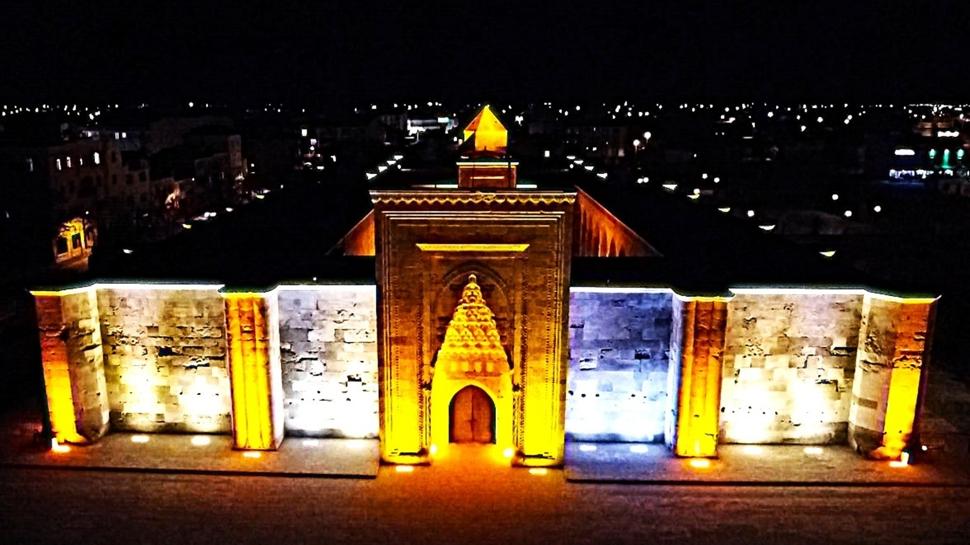 Yapımcıların ilgisi Sultanhanı Kervansarayı'nın tanıtımı için katkı sağlıyor