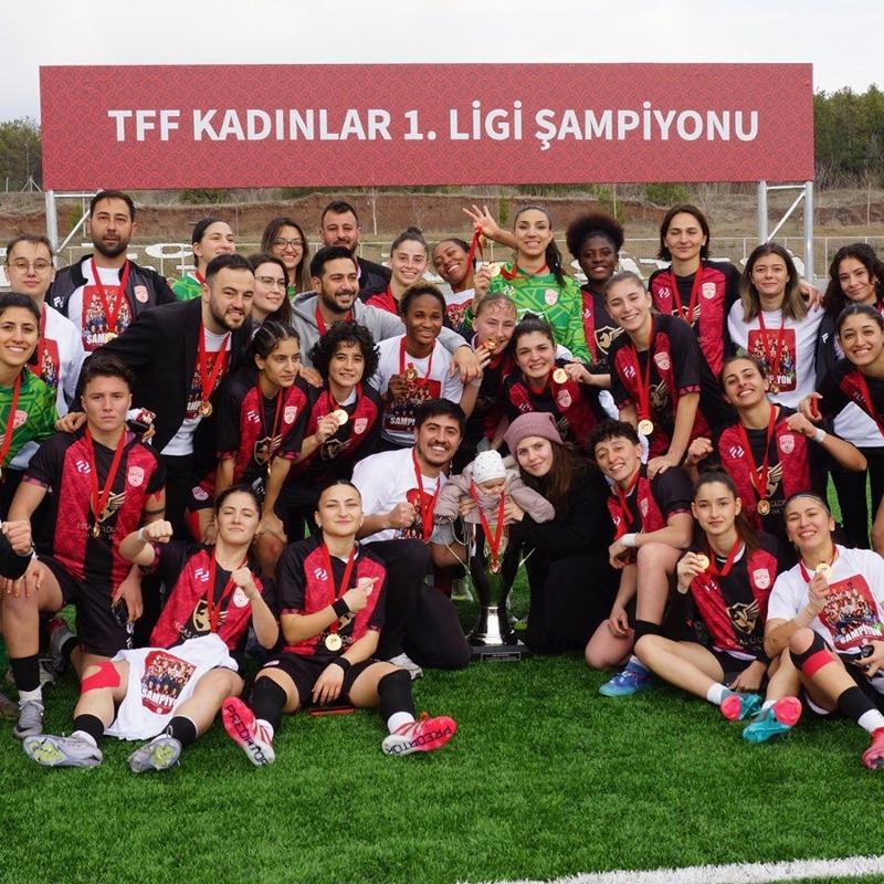 Bak�rk�y Kad�n FK �ampiyonlu�a ula�t�