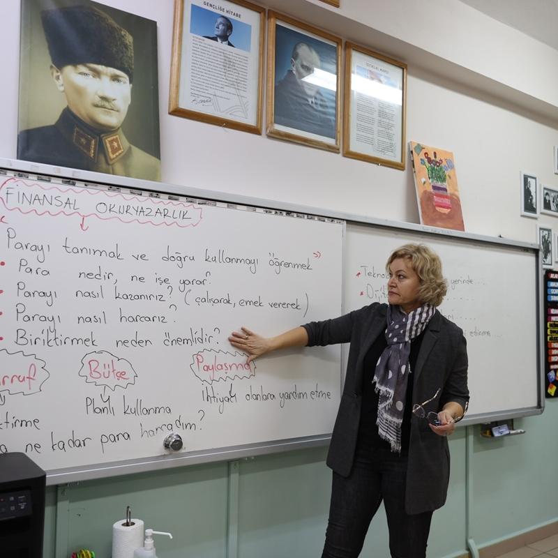 Okullarda ilk ders �finansal okuryazarl�k� oldu