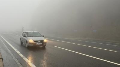 Anadolu Otoyolu ve D-100 kara yolunun Bolu Da�� ge�i�inde sis etkili oldu