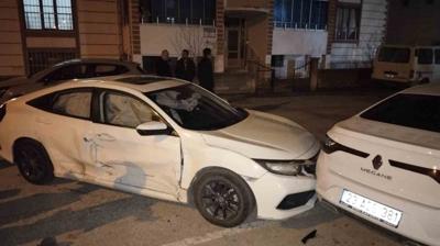 Elaz��'da zincirleme kaza: D�rt ara� birbirine girdi