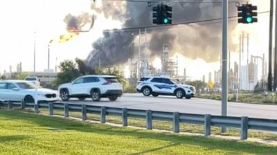Petrol rafinerisi havaya u�tu! ABD'de 