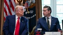 Trump sava��n sorumlulu�unu Hegseth'e y�kt�: �ran sald�r�lar�n� ilk o istedi
