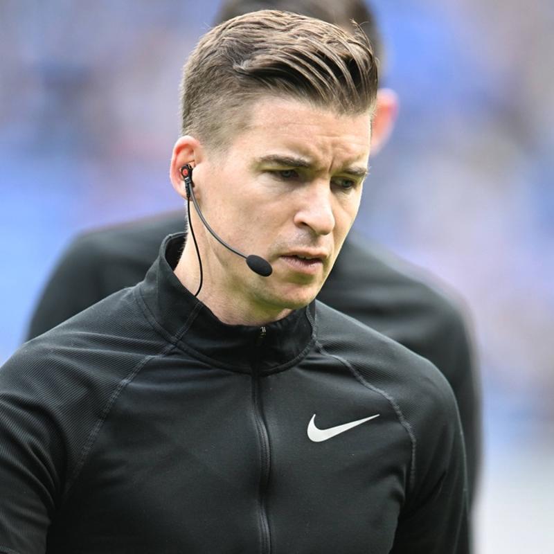 Ve a��kland�! ��te T�rkiye-Romanya ma��n�n hakemi...