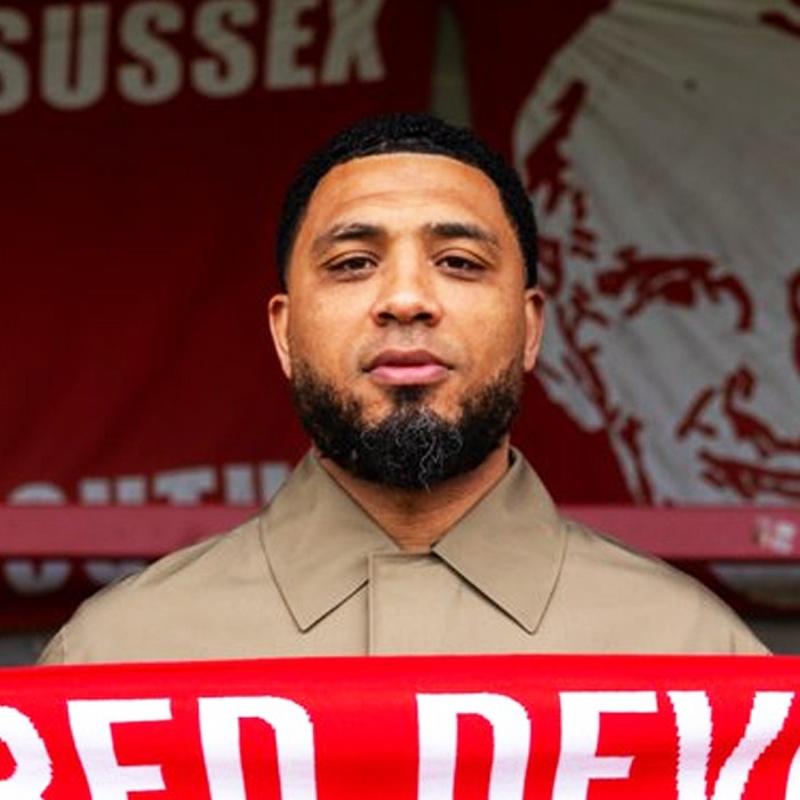 Colin Kaz�m-Richards Crawley Town'�n yeni teknik direkt�r oldu