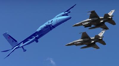 F-16'lar ve Bayraktar Ak�nc� nefes kesti