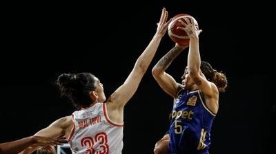 Fenerbahçe Opet, ÇBK Mersin'i farklı geçerek finalde