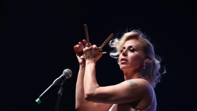 Yunanistan'a yerle�en Niran �nsal, temizlik i�ine girdi!