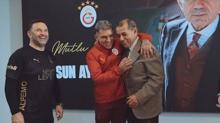 Galatasaray Ba�kan� Dursun �zbek'in do�um g�n� kutland�