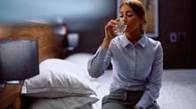 Yatmadan �nce 1 bardak su i�menin faydas� var m�?