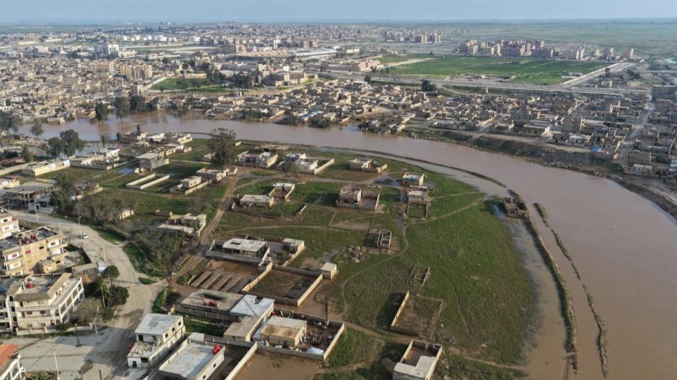 Yüzlerce ev sular altında... Haseke'yi sel vurdu