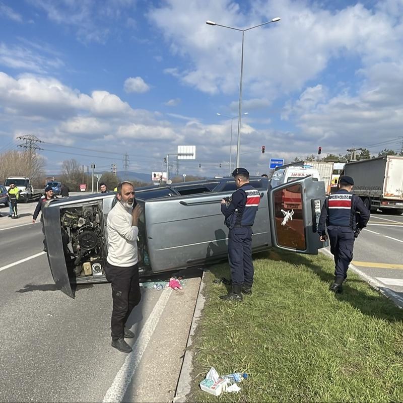 Bolu'da kamyonla �arp��an otomobildeki 6's� �ocuk 9 ki�i yaraland�