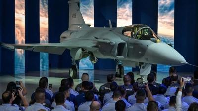 F-39E Gripen sahneye ��kt�: Bu tarihi bir ba�ar�