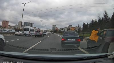 Makas atan s�r�c� deh�et sa�t�: Ara�tan indi, �of�re tokat att�