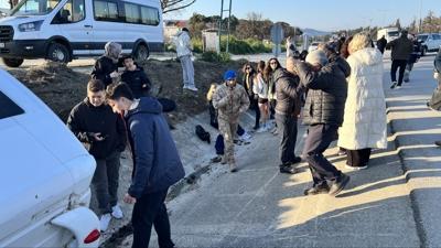 Minib�s ile SUV tipi ara� �arp��t�: 8 ki�i yaral�