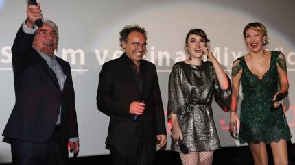 'Aile Aras�nda' m�jdesini verdi