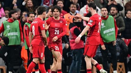 Milli formayla ilk kez! Ferdi Kad�o�lu sahnede