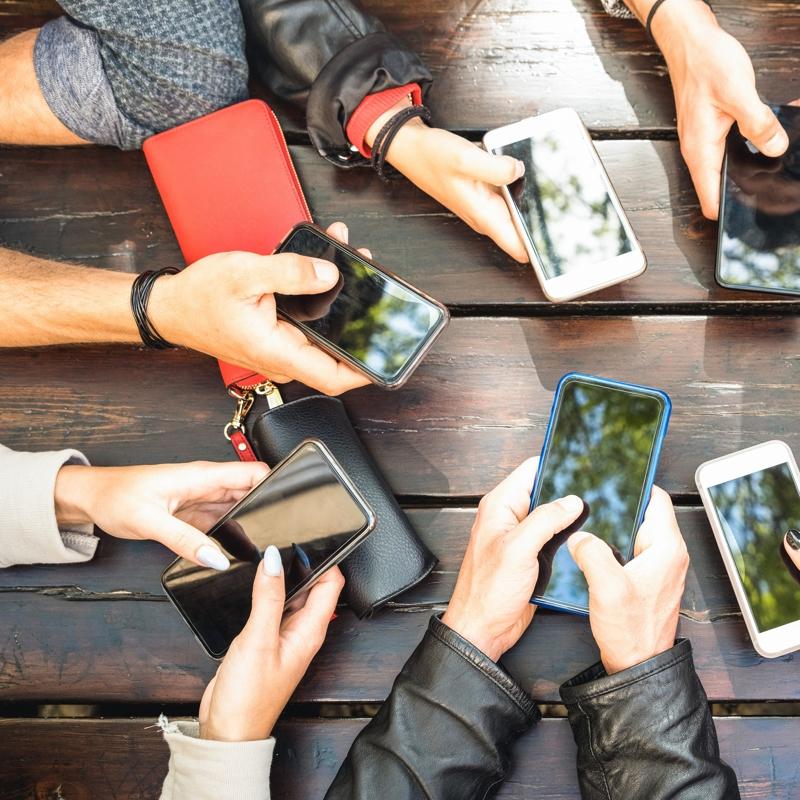 Telefon ba��ml�s� 2 bur�: �arj� bitse hayat� durur