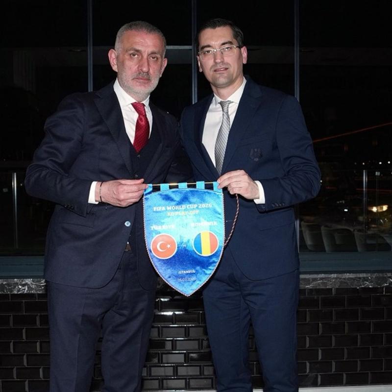 TFF Ba�kan� Hac�osmano�lu ile Romanya Federasyon Ba�kan� Burleanu, bir araya geldi