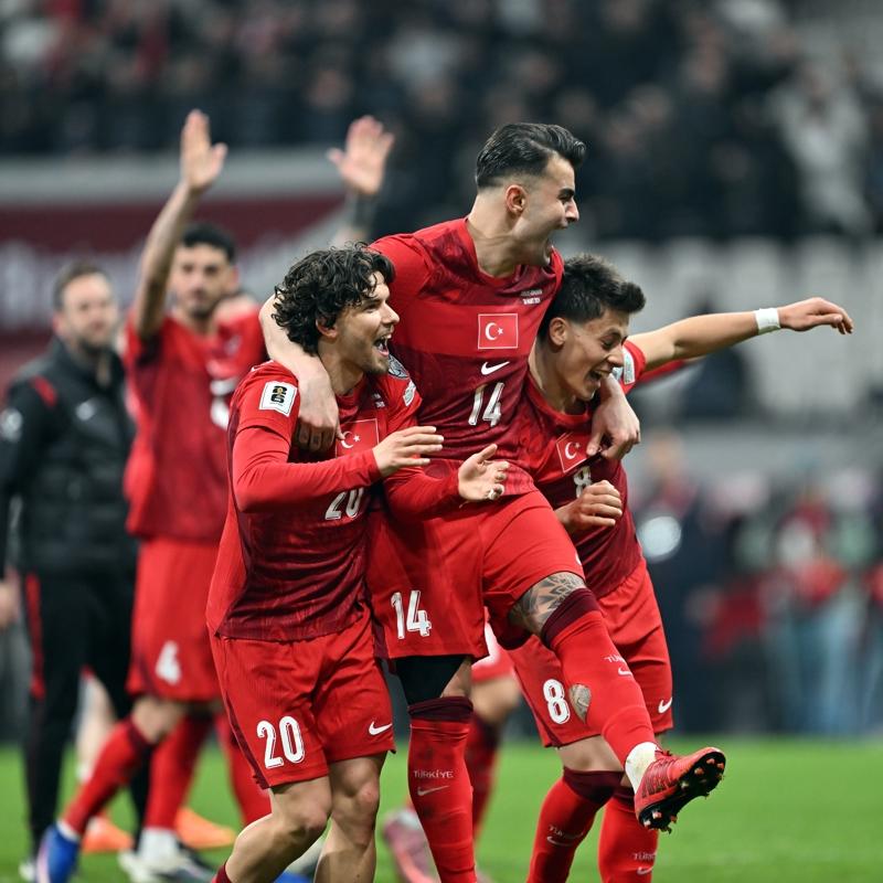 Ay Y�ld�z a�k�na Romanya'zd�k