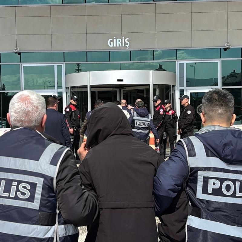 E�lence mekan�na silahl� sald�r�! ��pheliler 300 saatlik kamera incelemesiyle yakaland�