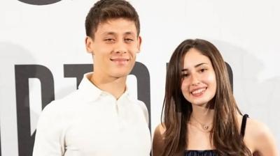 Arda G�ler'in sevgilisi Duru Nayman kameralar� g�r�nce utand�: Al���k de�ilim