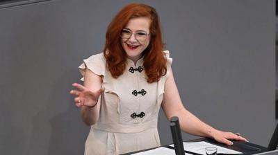 Genel Kurulda dikkat �eken anlar! �slamofobik �nergeye tokat gibi cevap