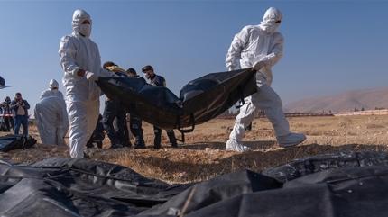 Suriye'nin �eddadi yerle�im birimi yak�nlar�nda toplu mezar bulundu