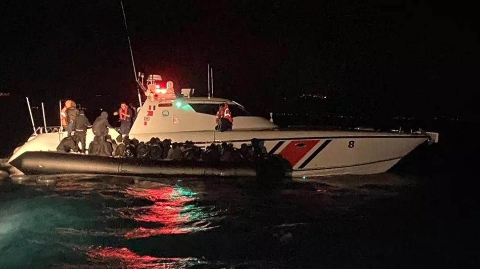 Ayvalık'ta 39 düzensiz göçmen kurtarıldı
