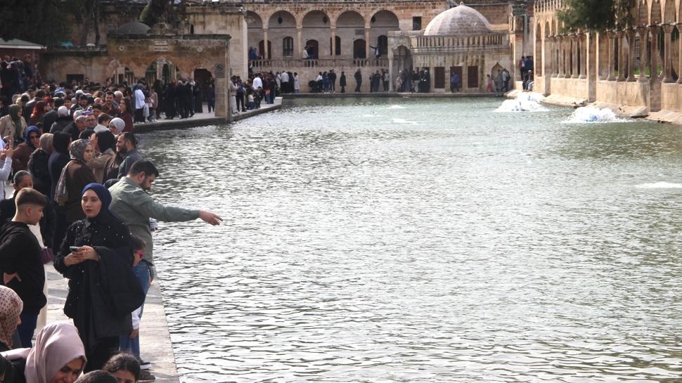 Balıklıgöl'e ziyaretçi akını yaşanıyor!