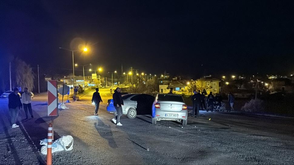 Çorum'da iki otomobil çarpıştı: 7 kişi yaralandı