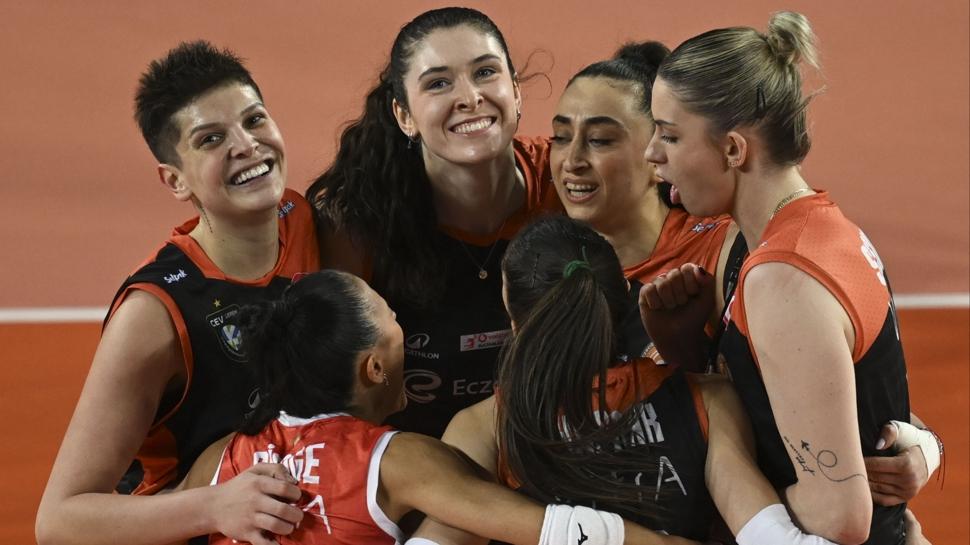 Eczacıbaşı Dynavit evinde VakıfBank'ı ağırlayacak