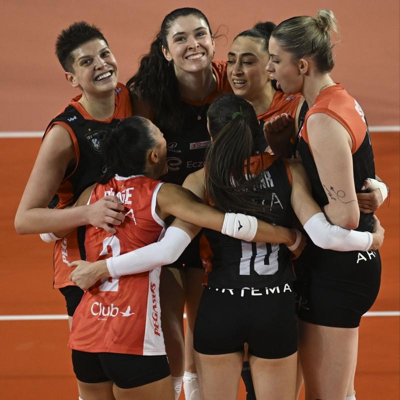 Eczac�ba�� Dynavit evinde Vak�fBank'� a��rlayacak