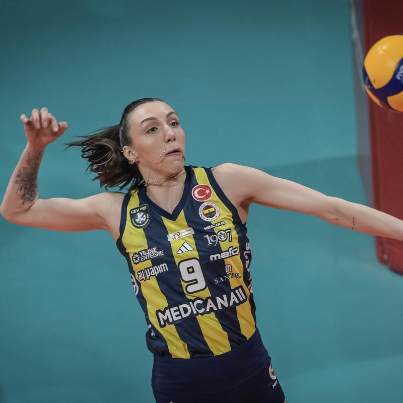 Fenerbah�e Medicana, Sultanlar Ligi yar� finalinde avantaj yakalad�