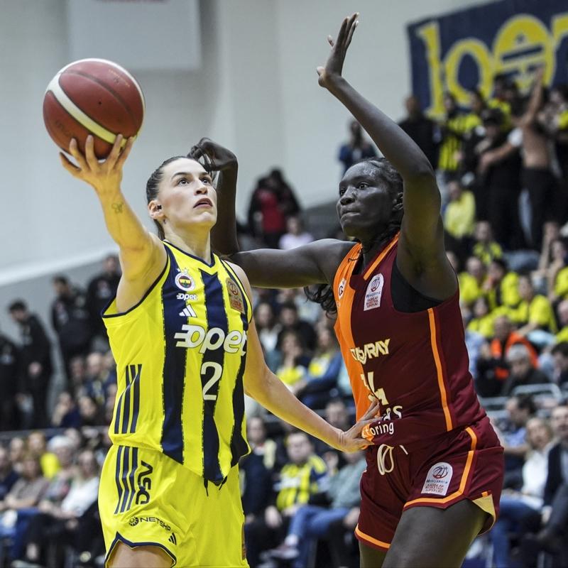 Fenerbah�e Opet, derbide seriyi 1-0 yapt�