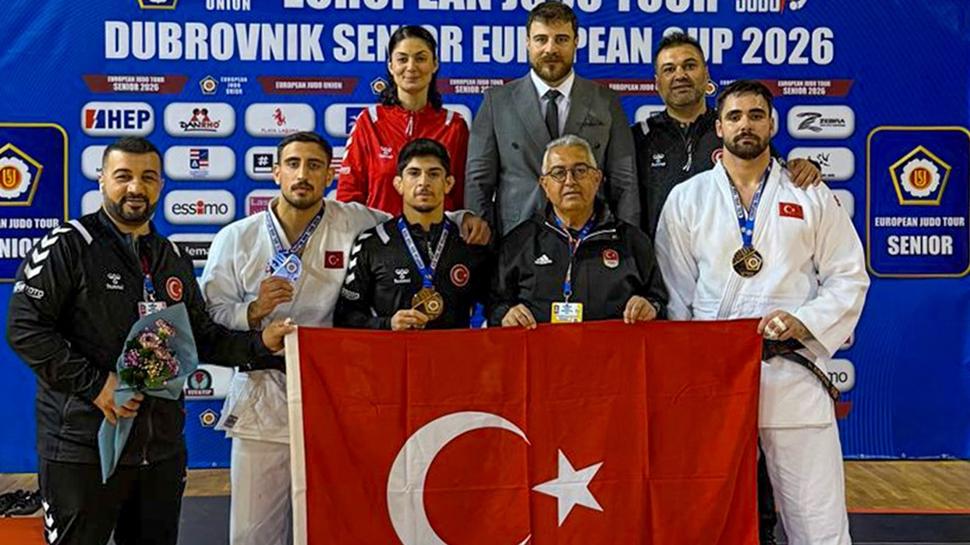 Judoda millilerden 8 madalya zaferi