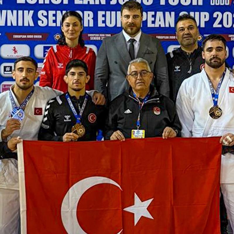 Judoda millilerden 8 madalya zaferi