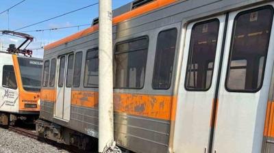 Metro raydan ��kt�: Dire�e �arparak durabildi