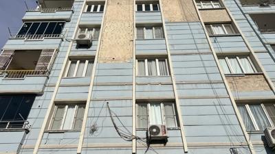 Yolda y�r�rken kafas�na beton d��t�: Kanlar i�erisinde hastaneye kald�r�ld�