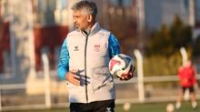 Sivasspor Teknik Direkt�r� �smet Ta�demir: Play-off'a girebiliriz