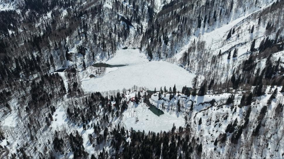 Borçka Karagöl beyaza büründü!