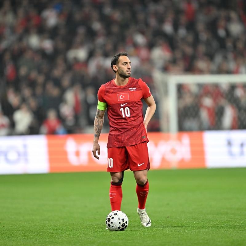 Hakan �alhano�lu'ndan �arp�c� a��klamalar! 'Kariyer ma��ma ��kaca��m'