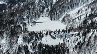 Bor�ka Karag�l beyaza b�r�nd�!